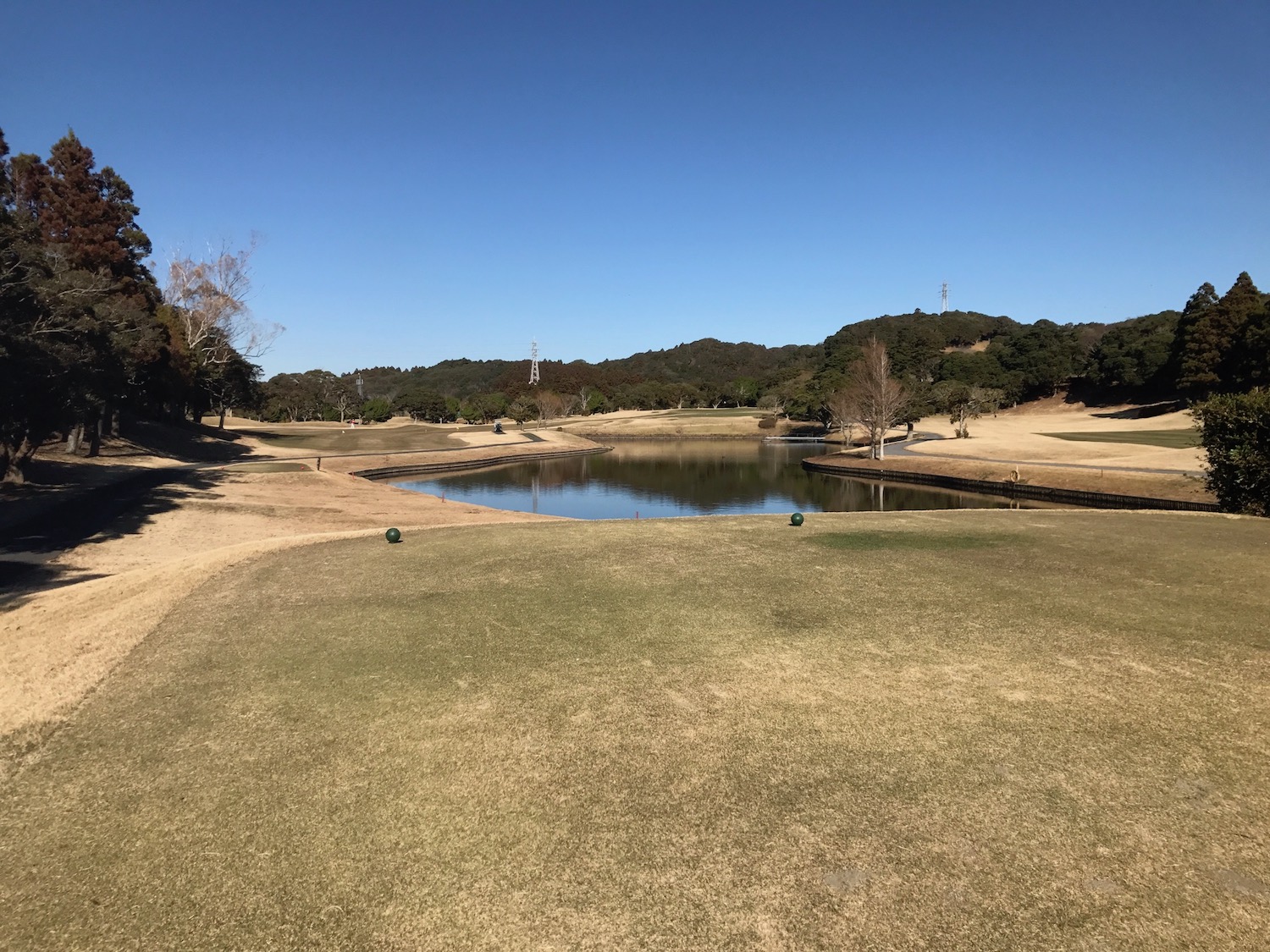 暖かそうに感じても寒さもスコアも厳しかった『勝浦東急ゴルフコース』