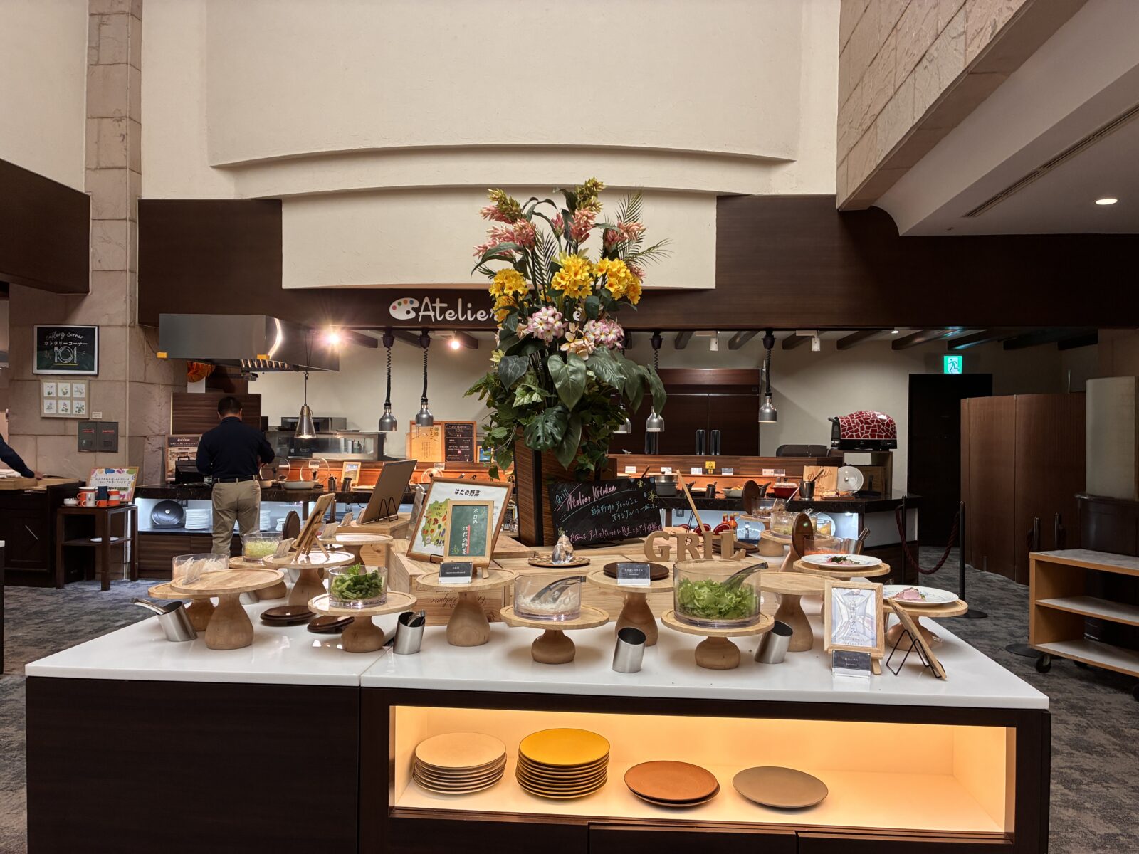 箱根仙石原プリンスホテルの朝食ビュッフェとサラダコーナー